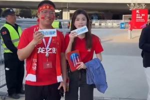 13年注册刘畅&吴桐现场采访忠实吧友：坐20小时硬座来看国足