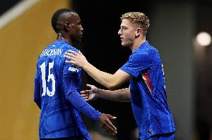 首发之争！杰克逊直塞&德拉普传中双双送助攻，2人均4000万欧不到