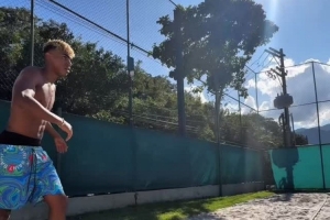 亚马尔社媒晒与内马尔一起度假视频：偶像和标杆，永远Number one