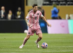 TA：身边人重申梅西会在迈阿密效力到26年，双方在续约上立场一致