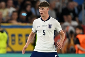 记者：利物浦密切关注图卢兹22岁英格兰中卫查理-克雷斯韦尔