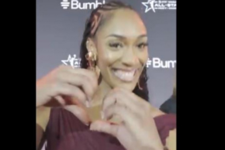 和热巴1v1大战？阿贾毫不犹豫选自己对镜头比心抱歉