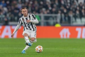 巴西媒体：贝蒂斯寻求签阿图尔替代卡尔多索，尝试与尤文达成协议