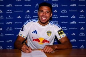 利兹联官方：莱斯特城后卫詹姆斯-贾斯汀加盟，签约至2029年