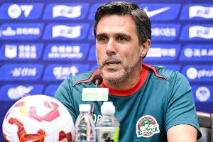 足球报：河南主帅足协杯赛前让工作人员联系球员家人，录视频加油