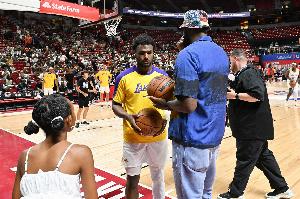 阿里纳斯：说不定老詹找A-史密斯是布朗尼指使的 小詹在家里管事