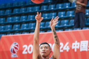 媒体人：陈林坚体检初步结果已出 下午会抵达青岛和山东男篮会合