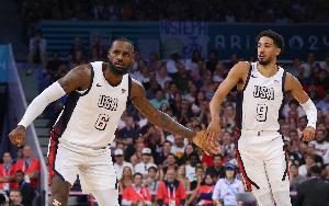 给年轻的自己送纪念品？哈利伯顿：必须和詹姆斯或约翰-塞纳有关