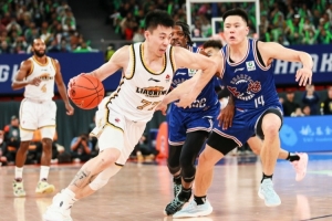 媒体人：大王&洛夫顿&金金&李弘权&李添荣 下赛季的上海不容小觑