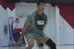 永不放弃最初的目标！崔永熙最新康复训练视频 左腿佩戴护膝