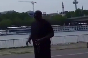 奥尼尔打野球：他们说缺一个人 让我加入 那我只好露两手了