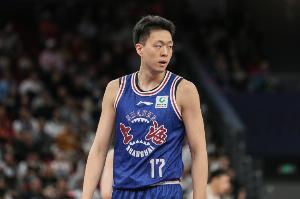 北京男篮名宿张敬东之子 京媒：首钢队今天为张知垚完成了注册