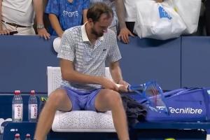 梅德韦杰夫被美网罚款4.25万美元，他首轮出局的奖金是11万美元