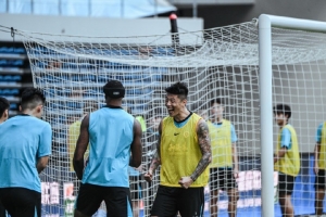 【赛前官训】团结一心 深圳新鹏城完成赛前官训