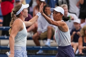 美网女双首轮：张帅/亚历山德洛娃组合2-0横扫对手，轻松晋级次轮