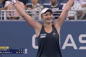 克雷吉茨科娃2-1逆转纳瓦罗，为温网复仇&晋级美网女单16强