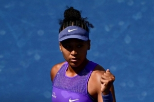 两届赛会冠军大坂直美2-1击败卡萨金娜，时隔五年重返美网16强