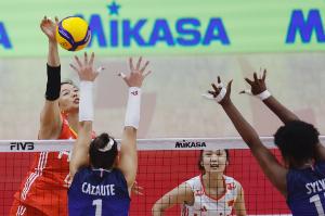 法国女排主教练谈胜利：针对中国女排做了一些比较冒险的拦防布置