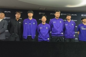 UP赛后群访 教练：中期的运营和决策上没做好 大家这一年辛苦了