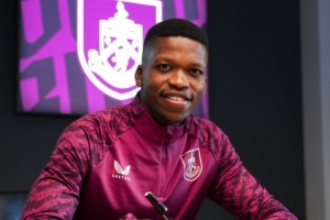 官方：伯恩利租借本菲卡中场弗洛伦蒂诺-路易斯，明夏可选择买断