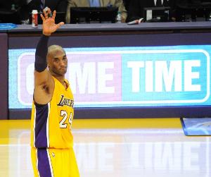 前冠军队友：科比不能跌出历史前三 很多人对他不够尊重