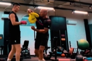 林秉圣晒练习拳击的视频：需要具备不同的技术 例如？