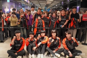 韩网：Kingen的父母来到现场支持 赛后请粉丝们去餐厅吃饭