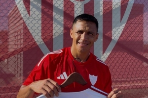 奇怪转会？36岁桑切斯回应亚马尔：我努力工作只为像20岁小伙一样