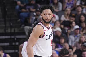 队记：尼克斯休赛期确实与西蒙斯进行了沟通 但从未提出正式报价