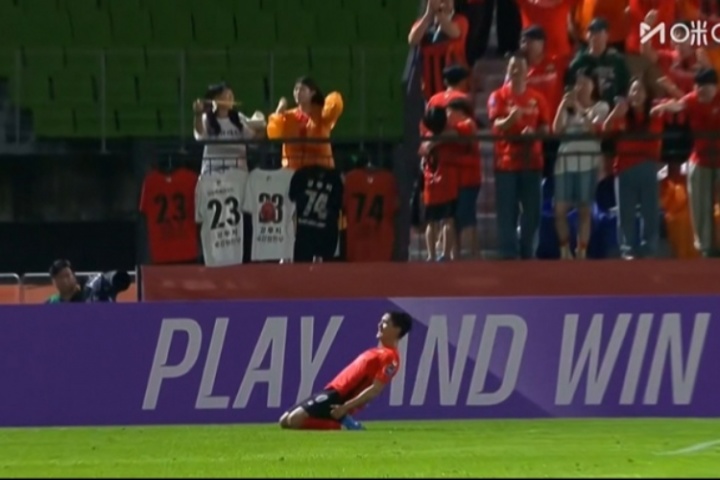 申花送对手队史亚冠首胜！江原首次踢亚冠，2-1逆转申花取开门红