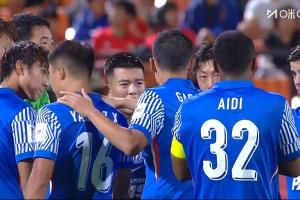 申花半场调整：队长朱辰杰被换下，艾迪替补登场