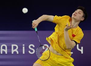 石宇奇因伤缺席中国羽毛球大师赛，预计还会缺席下周的韩国公开赛