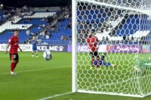 蓉城逃过一劫，前三镇外援马尔康后点凌空侧勾偏出球门