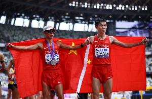 王朝朝：这奖牌对我来说就是自信 没有人能质疑我 自己拼尽了全力