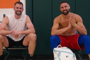 克莱晒出自己与“老乡”乐福训练照：生涯第十五年征程加载中⏳