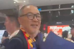 将接手重庆铜梁龙！重庆广电晒视频：张外龙已抵达江北国际机场