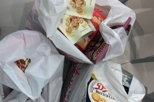 JDG工作人员分享选手动态：已安全抵达深圳 物资已准备好