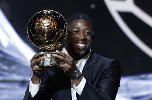 RMC：巴黎球员在更衣室里观看金球颁奖直播 听到登贝莱名字才欢呼