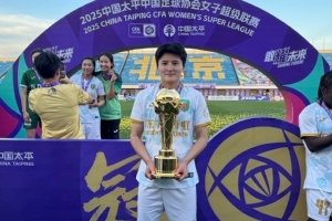 王珊珊晒多张照片庆祝北京队女超夺冠：心向荣耀 志在巅峰