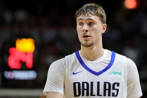 浓眉：弗拉格作为状元不用像我和欧文那样有压力 我们会帮他的