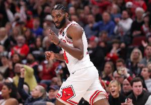 多诺万：帕威能在NBA闯出一片天 关键是能否在比赛中保持拼劲