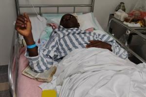 主刀医生：广西外援阿萨莫阿术后恢复超预期，重返赛场问题不大！