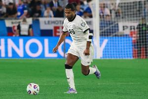 巅峰身价9000万！30岁格纳布里改踢前腰焕发新生，新赛季6轮造6球