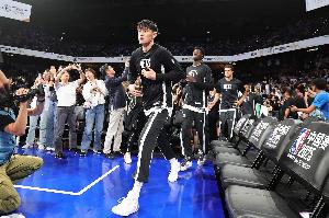 NBA中国赛或是曾凡博展现自己的最好机会 篮网目前竞争激烈且残酷