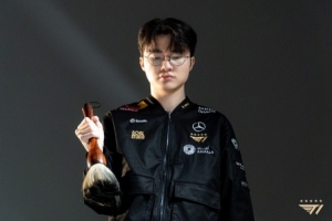 T1官方分享定妆照拍摄花絮：距离S15还有一天