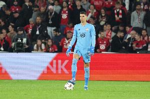 擅自离开国家队！队报：土耳其门将厄泽尔可能面临一年的禁赛处罚