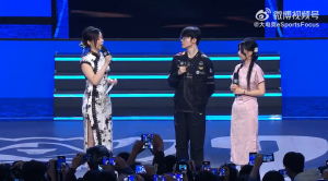 水平真差！豆瓣网友批评余霜采访失误太多：对着念几个字母都能念错吗？