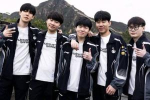 止步17强！微博热搜前十有七条iG相关的热搜#iG回家##iG十七强##Theshy在干啥#