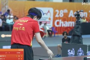 王楚钦第二局打了张本智和11-1，后者局间离场去换衣服了