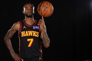 外线不太准！亚历山大-沃克15中6&三分7中1砍下17分2篮板2助攻